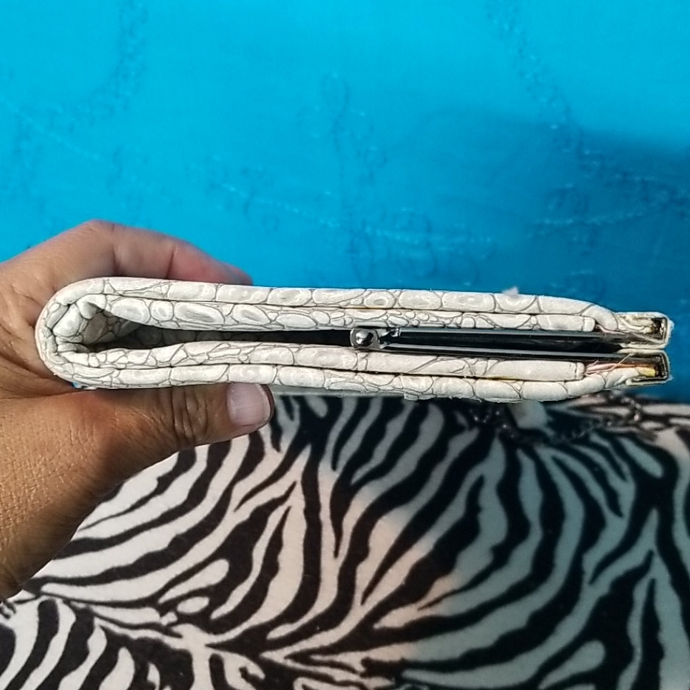 AXEL PURSE - Picture 8 of 12